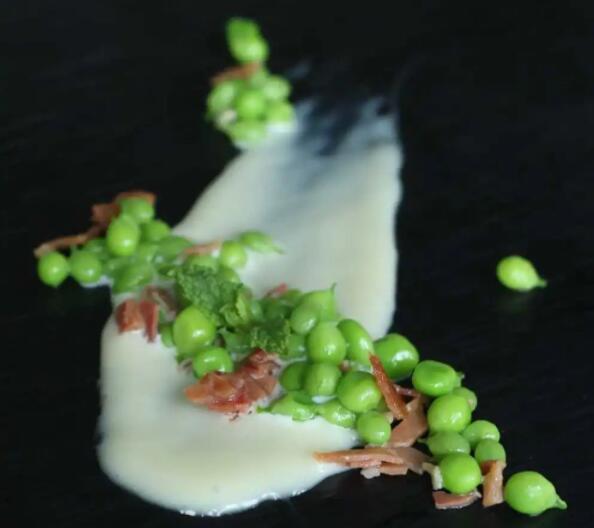 春天踏春野菜美食指南,教你制作荠菜馄饨等家常美味 橄榄油青豆火腿