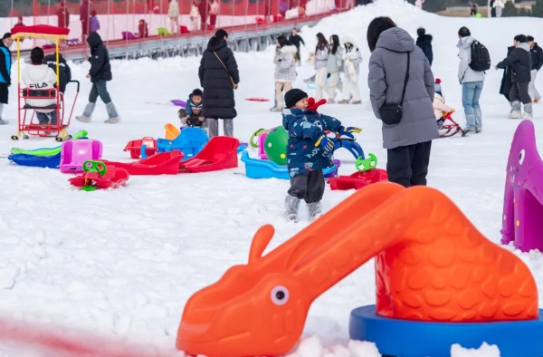 南方滑雪新地标:临安风之谷嬉雪体验 雪乐园