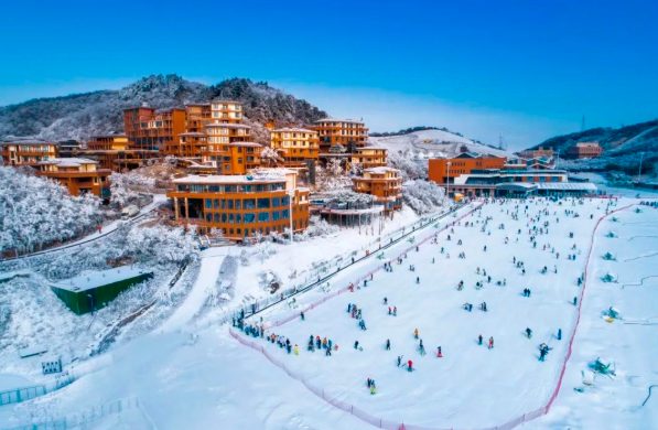 多元化主题度假区及户外运动综合体验指南 云上草原