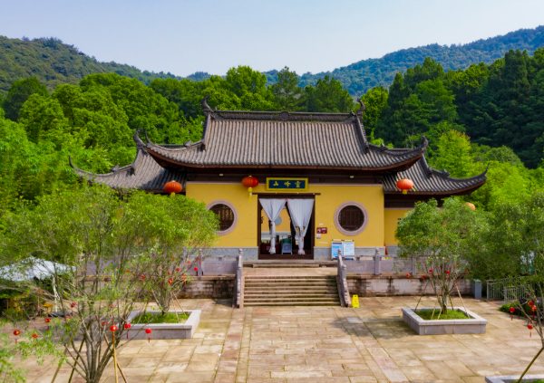 多元化主题度假区及户外运动综合体验指南 灵峰寺