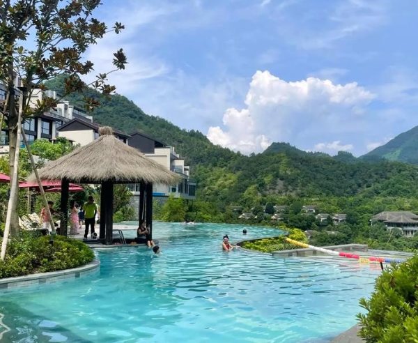 众安氡温泉度假酒店