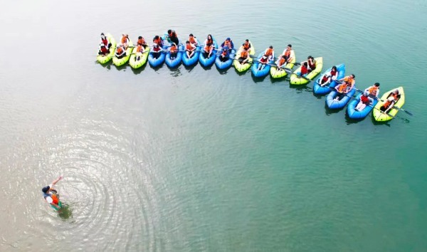 柳溪江自在漂全新上线,人少水清的轻量化旅行体验 柳溪江皮划艇