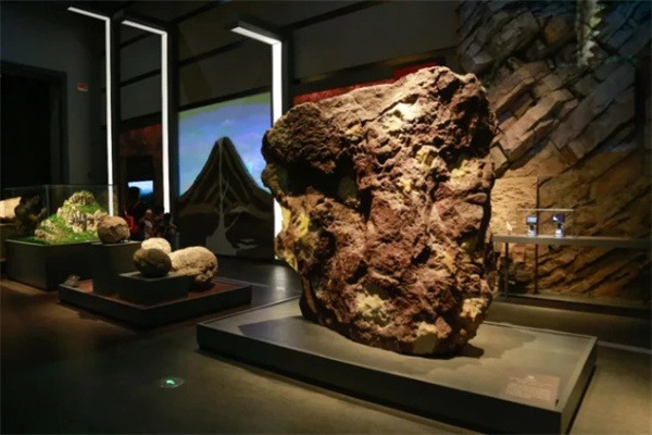 浙江自然博物馆安吉馆亲子游攻略,亚洲最大自然博物馆探秘 自然博物馆石块
